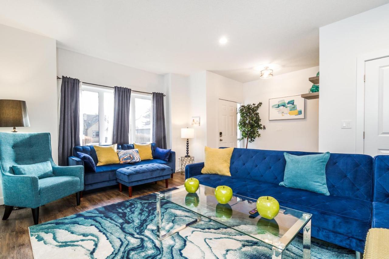 Vibrant Modern Oasis - Free Parking, Netflix, Fast Wi-Fi - Long Stays Welcome Edmonton Exteriör bild