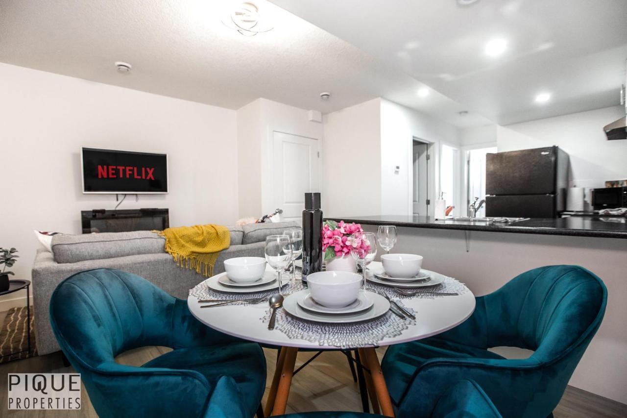 Vibrant Modern Oasis - Free Parking, Netflix, Fast Wi-Fi - Long Stays Welcome Edmonton Exteriör bild
