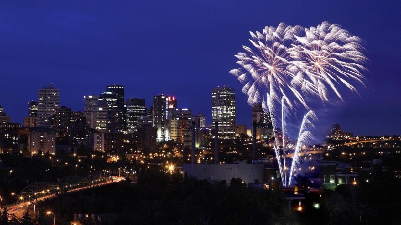 Vibrant Modern Oasis - Free Parking, Netflix, Fast Wi-Fi - Long Stays Welcome Edmonton Exteriör bild